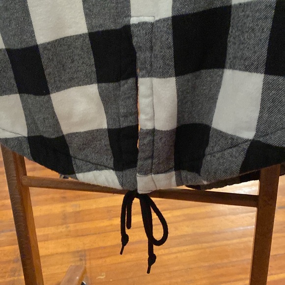 Ladies size small shacket with hood. - Picture 9 of 13